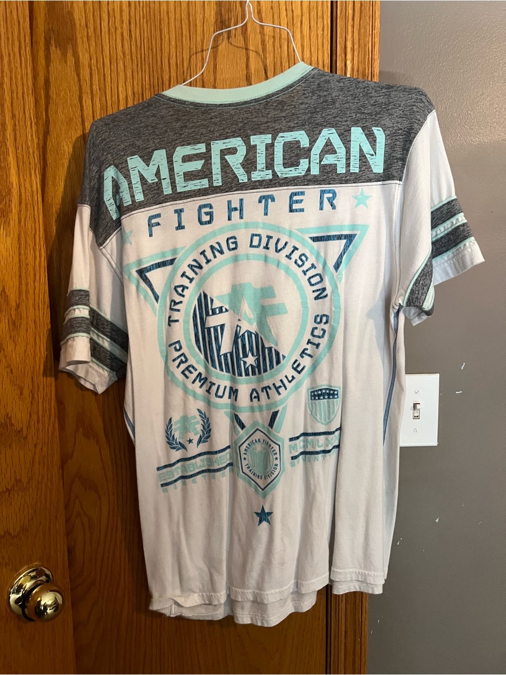 American Fighter Men’s White & Gray Graphic Training Tee